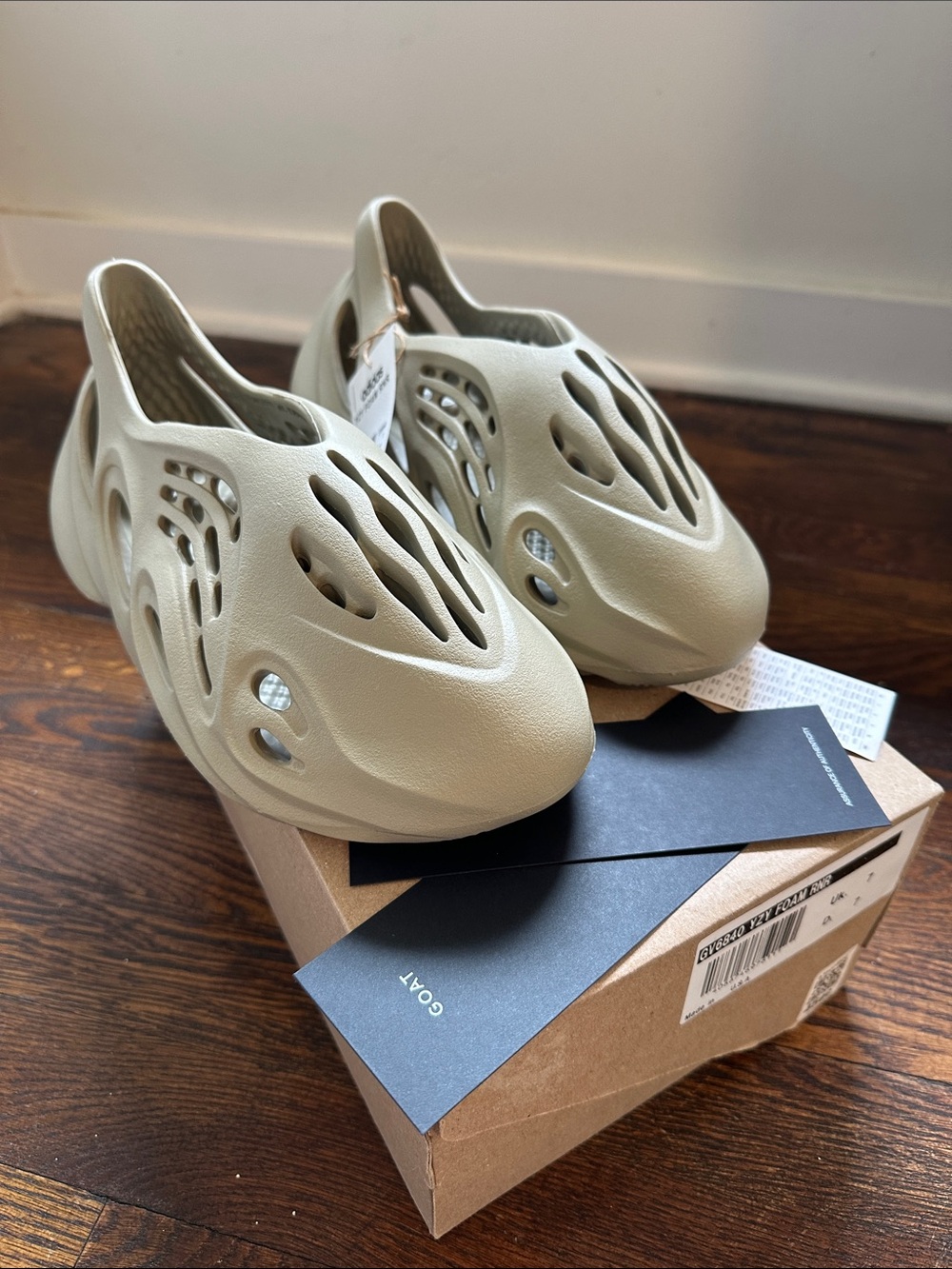 Yeezy Foam Runner in Stone